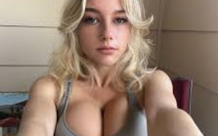 Zooemoore: The Digital Star and Her Multifaceted World