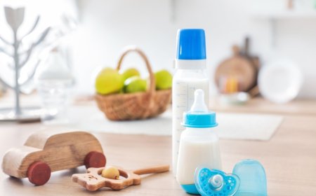 Traveling with Baby Formula in Hot Weather: Storage & Safety Tips