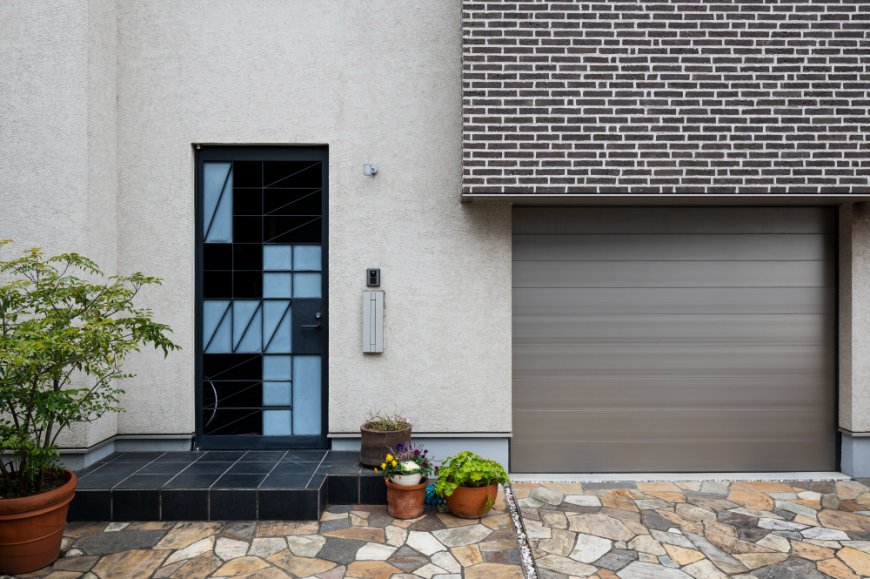 How Garage Door Replacement Can Boost Your Cape Coral Property Value