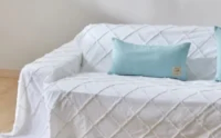 Cómo proteger sofás de manchas: Guía práctica para mantener tus muebles impecables