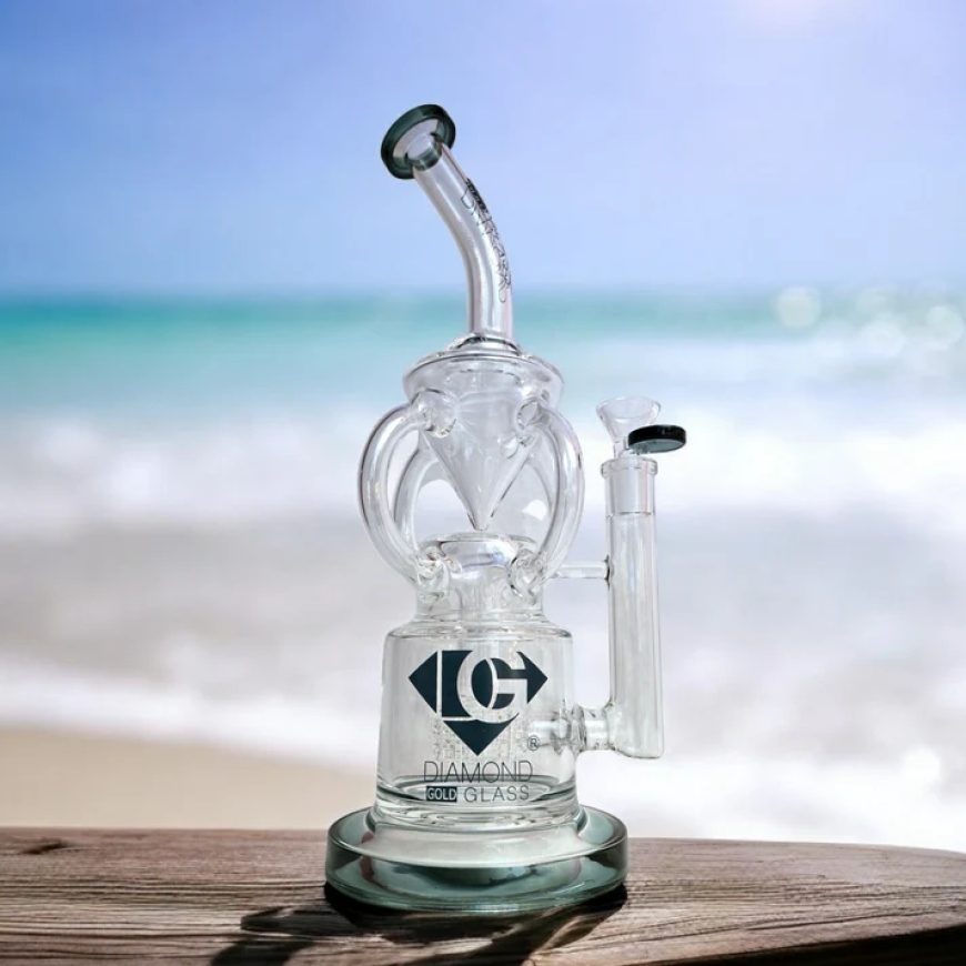Why Are Smoking Bongs Becoming So Popular Today?